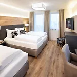 Modern Mountain מלון 4*